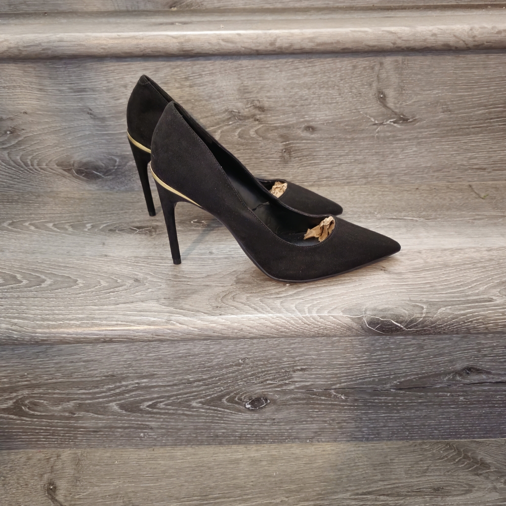 Marc Fisher Black Pointed Toe Women's Pumps NWOT Size 7.5